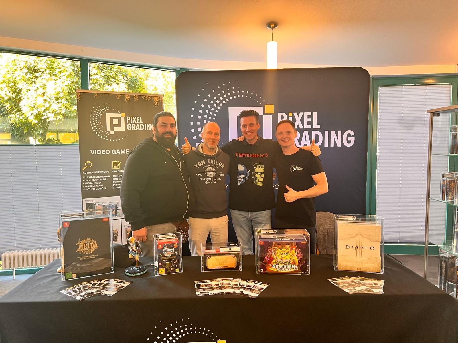 Gruppenfoto am Pixel-Grading-Stand 2025